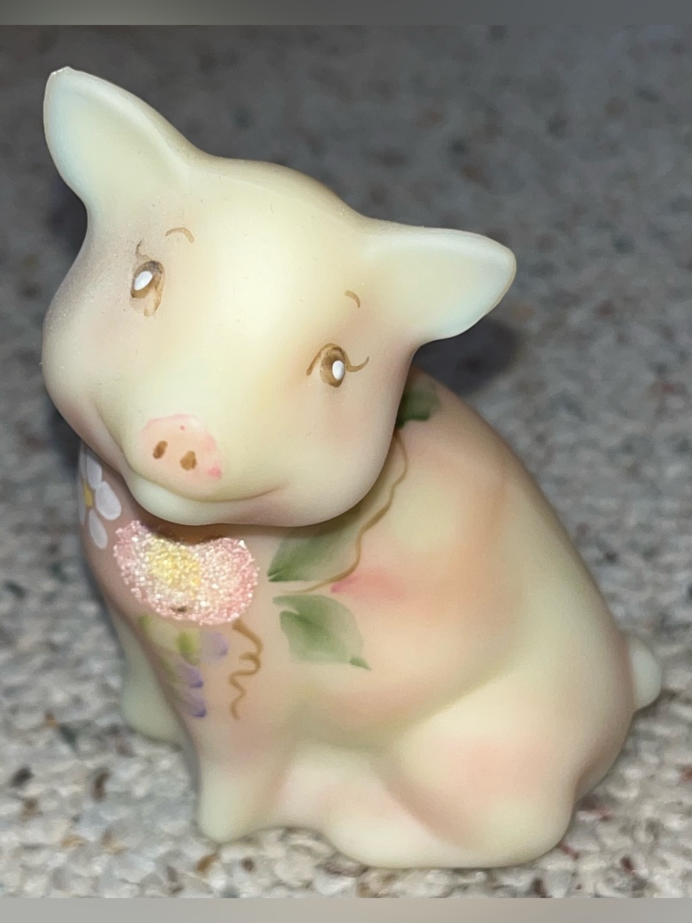 2005 Fenton "Peaches" Burmese Piglet Glass Messenger Exclusive - PERFECT COND.